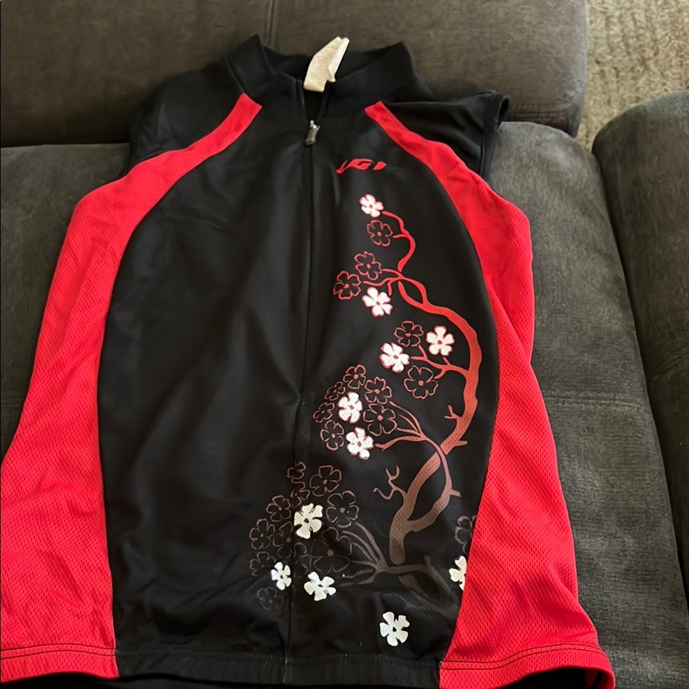 Women’s cycling sleeveless jersey (black/red floral)